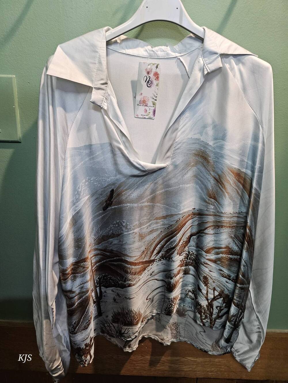 NEW MADE IN ITALY women's silk collared v-neck long sleeve top with print in blu